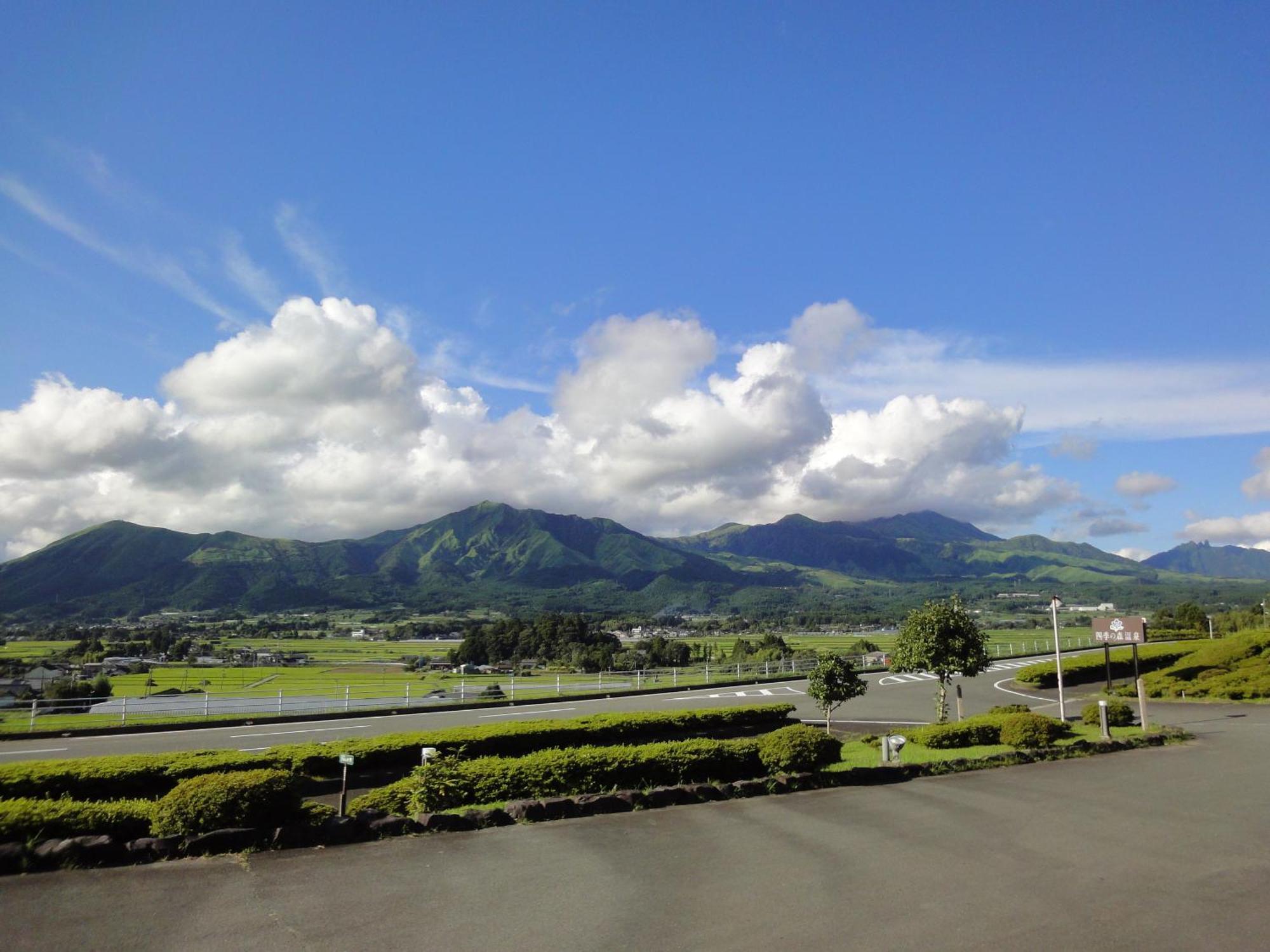 Hotel Shikino Mori Aso Esterno foto